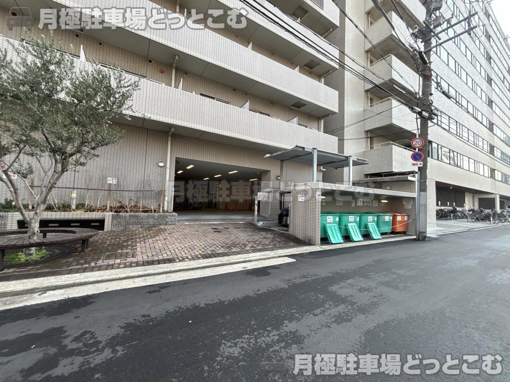 堺市堺区北花田口町2丁目3番10号の月極駐車場9