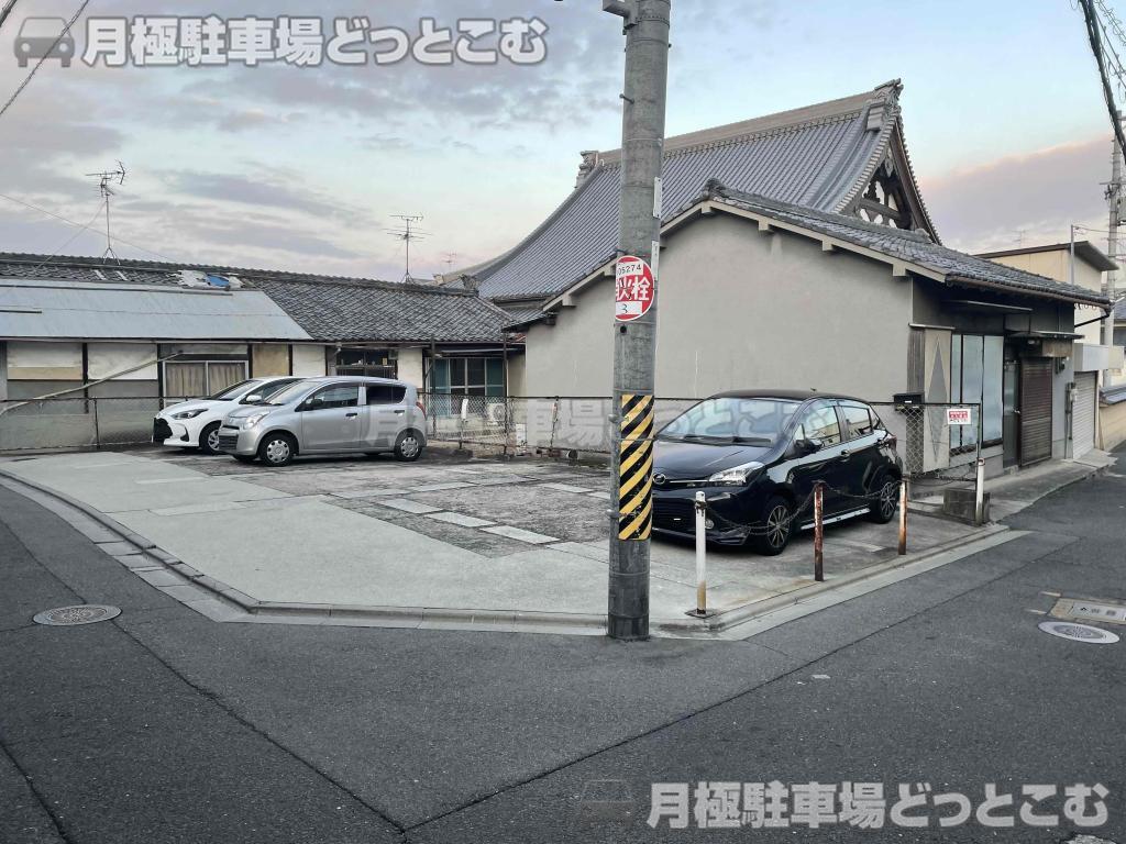 羽曳野市西浦3丁目2350-2の月極駐車場2