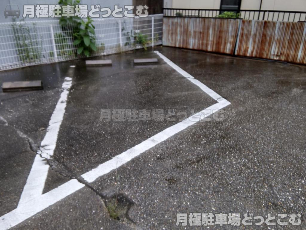 名古屋市千種区新西1丁目106番の月極駐車場3