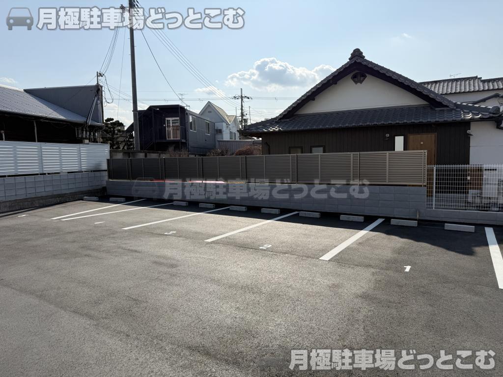 岸和田市土生町9丁目11-17の月極駐車場3
