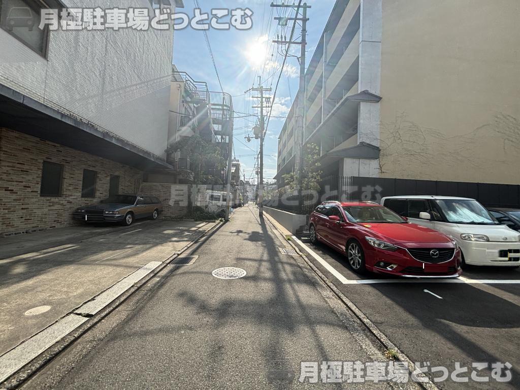 京都市上京区黒門通1条半丁上る東入横神明町782-1、784-1の月極駐車場3