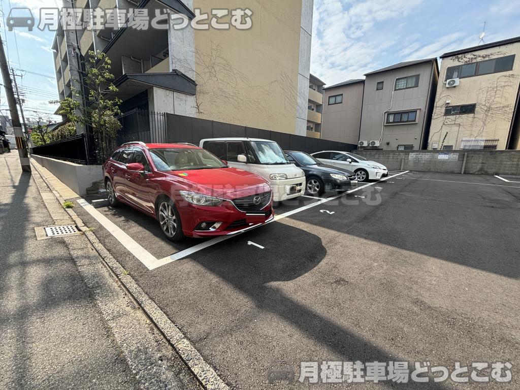 京都市上京区黒門通1条半丁上る東入横神明町782-1、784-1の月極駐車場5