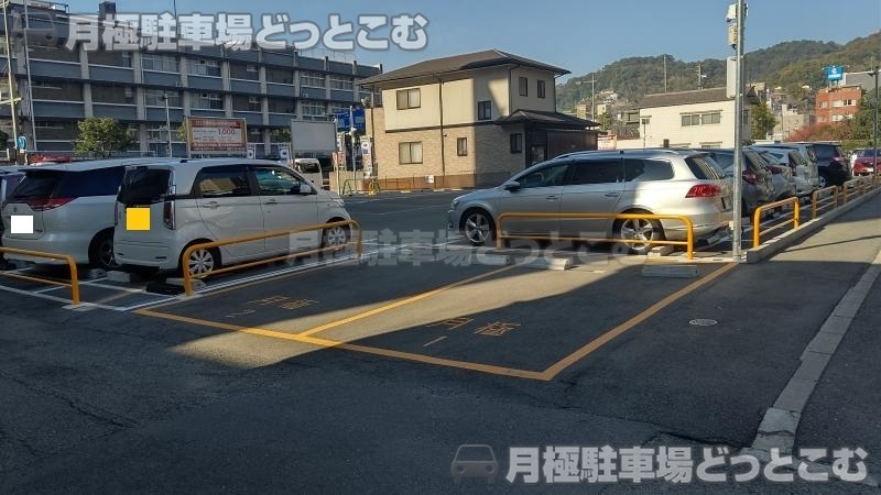 呉市西中央1-4-1の月極駐車場2