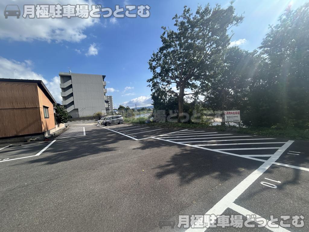 岡崎市菅生町深沢26-1の月極駐車場2