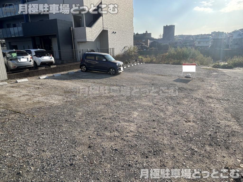 岡崎市菅生町深沢27-1の月極駐車場2