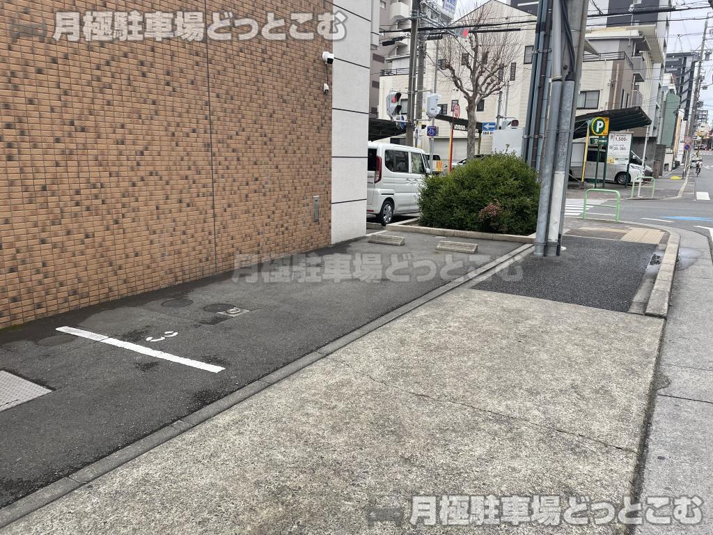 名古屋市中区大須4丁目16-34の月極駐車場3