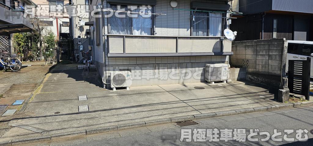 世田谷区喜多見6丁目12-10の月極駐車場1