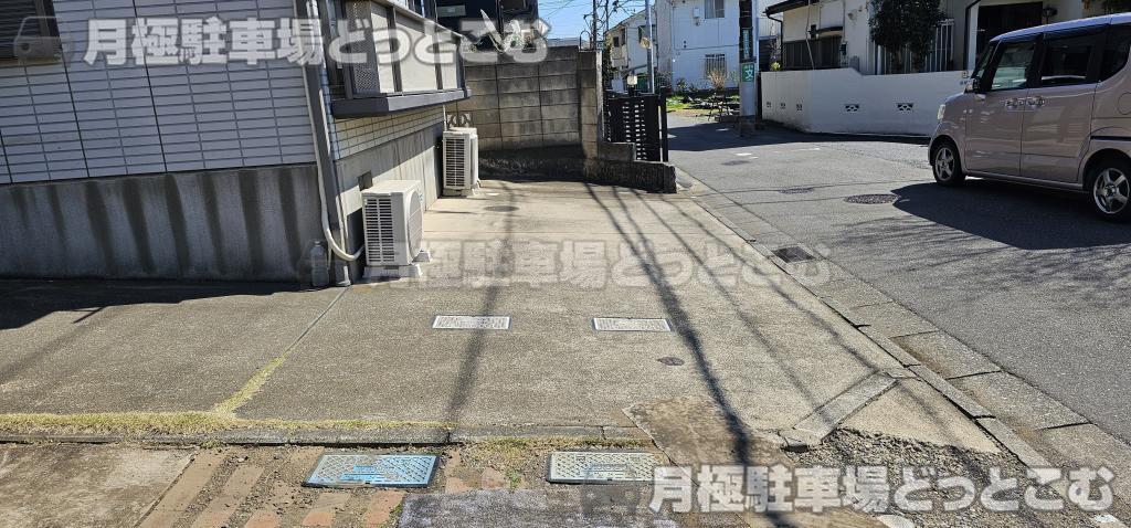世田谷区喜多見6丁目12-10の月極駐車場4