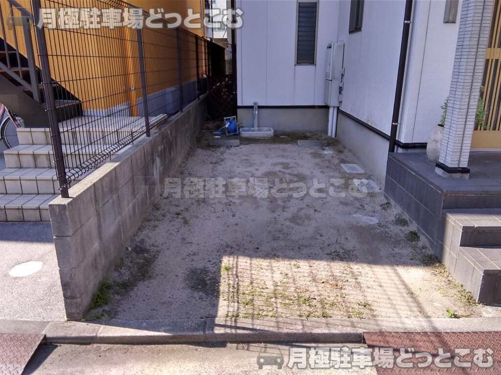 広島市中区千田町2-3-12の月極駐車場1
