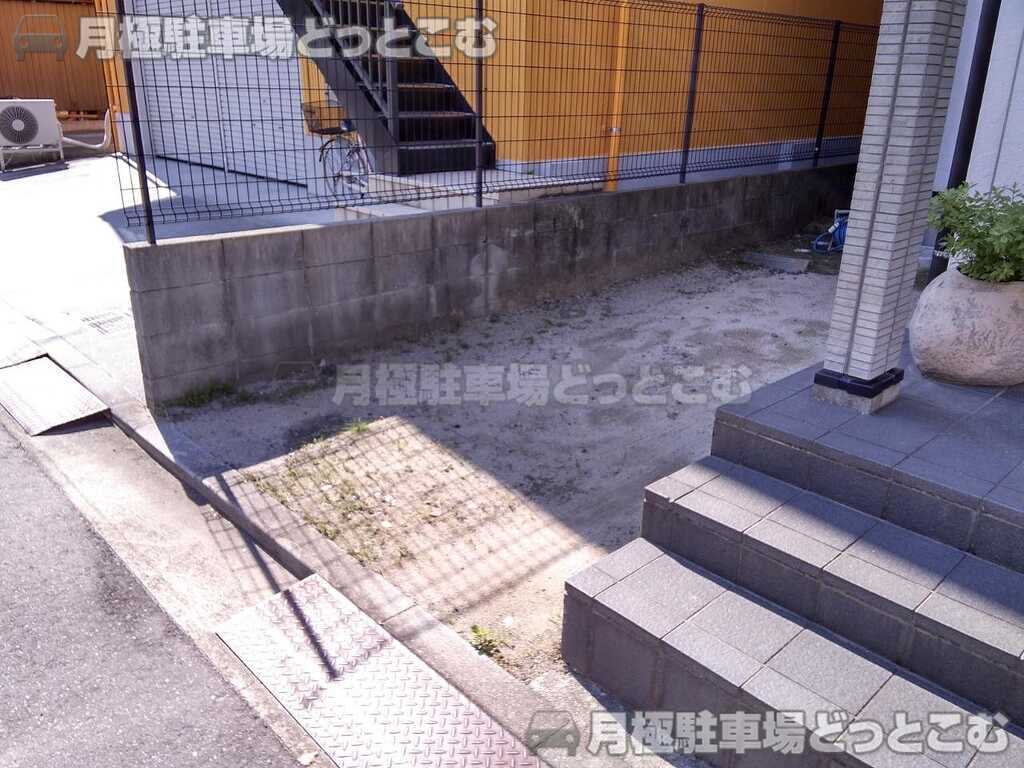 広島市中区千田町2-3-12の月極駐車場2