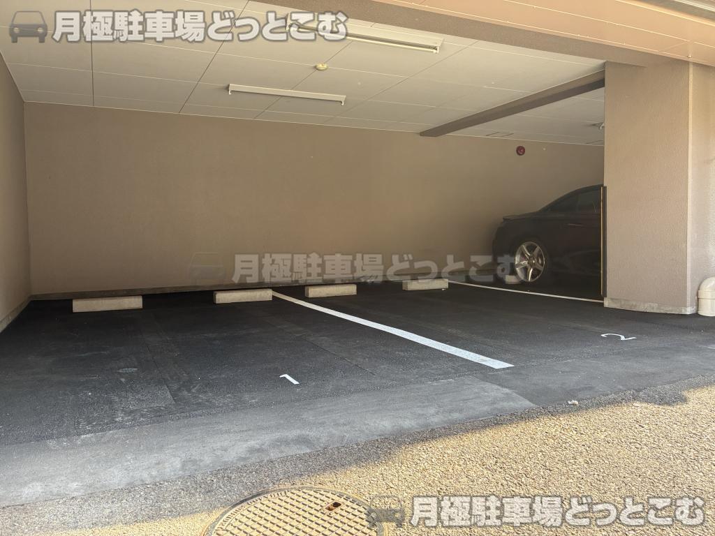 横浜市南区日枝町2丁目64-4の月極駐車場3