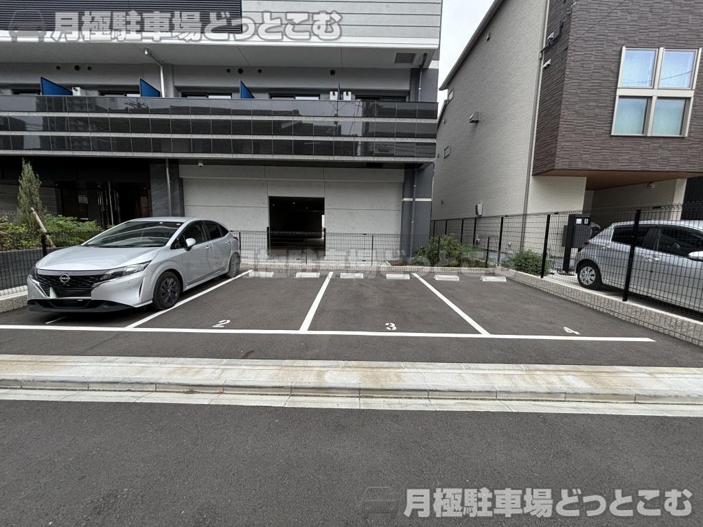 名古屋市中村区井深町8-32の月極駐車場4