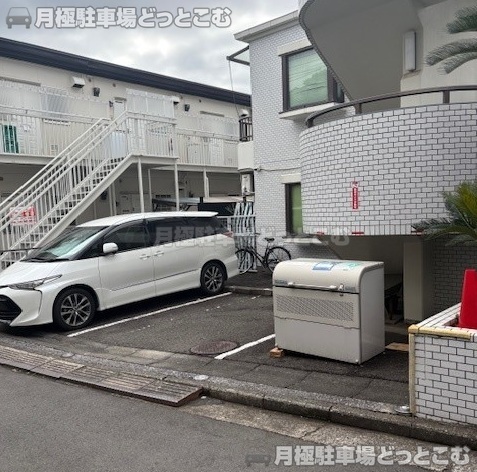 横浜市港南区上大岡東2-799-1の月極駐車場2