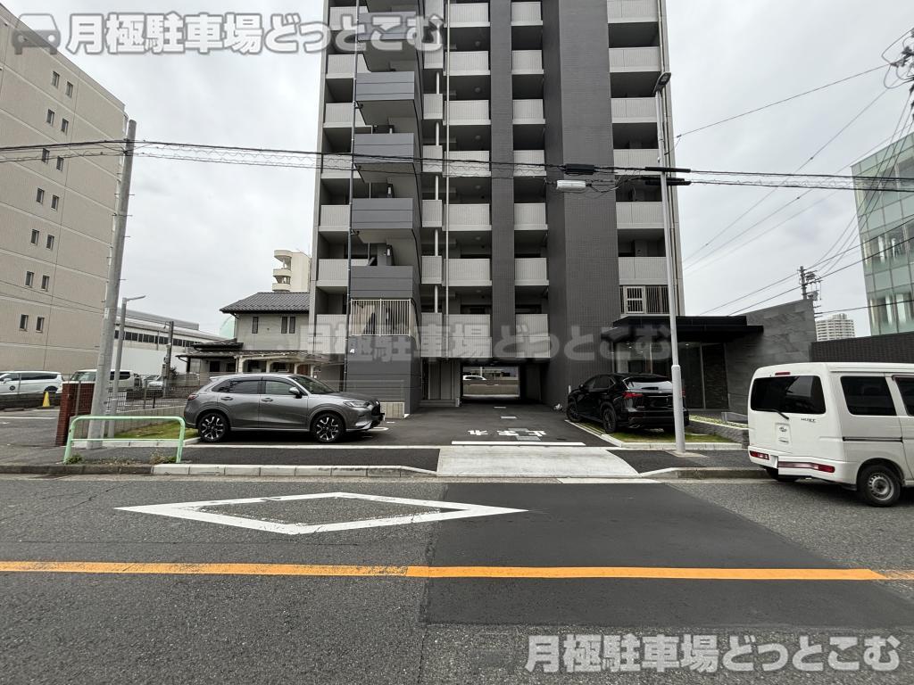 名古屋市中区金山5丁目18-1の月極駐車場1
