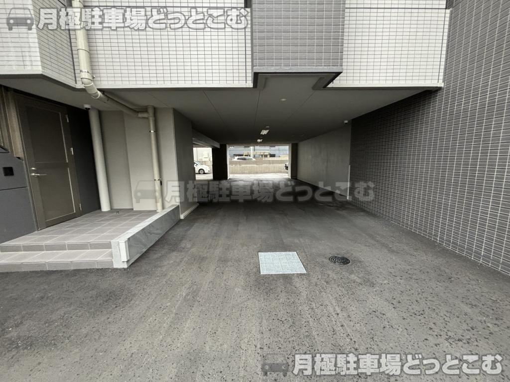 名古屋市中区金山5丁目18-1の月極駐車場3