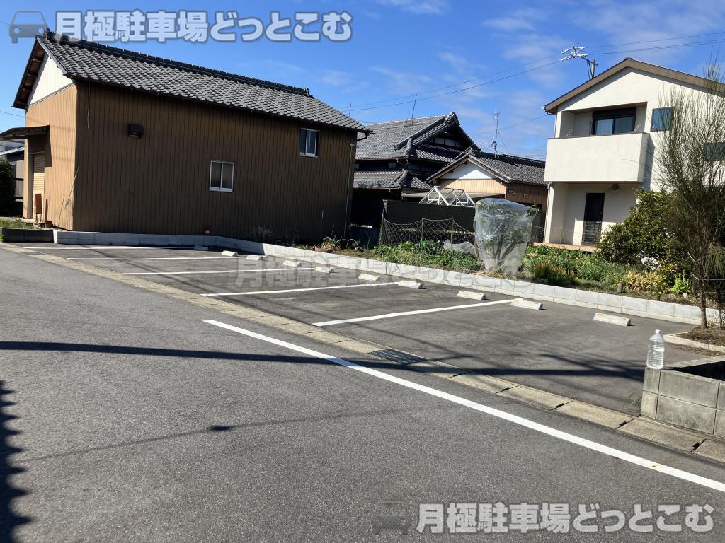小牧市大山字山中2064番1の月極駐車場1