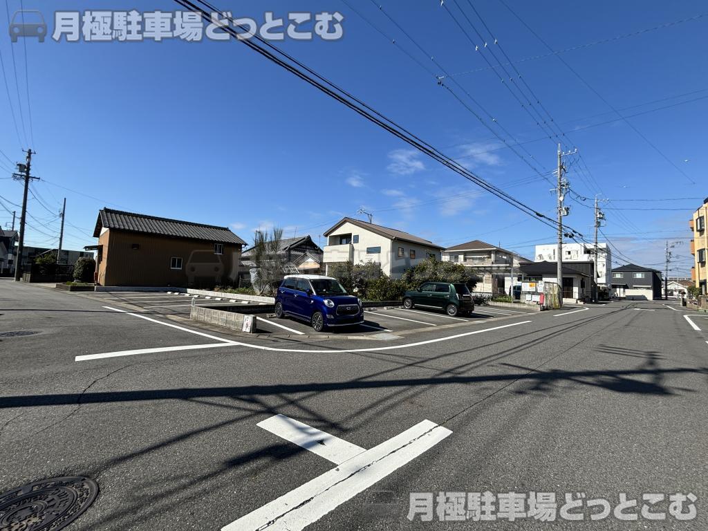 小牧市大山字山中2064番1の月極駐車場10