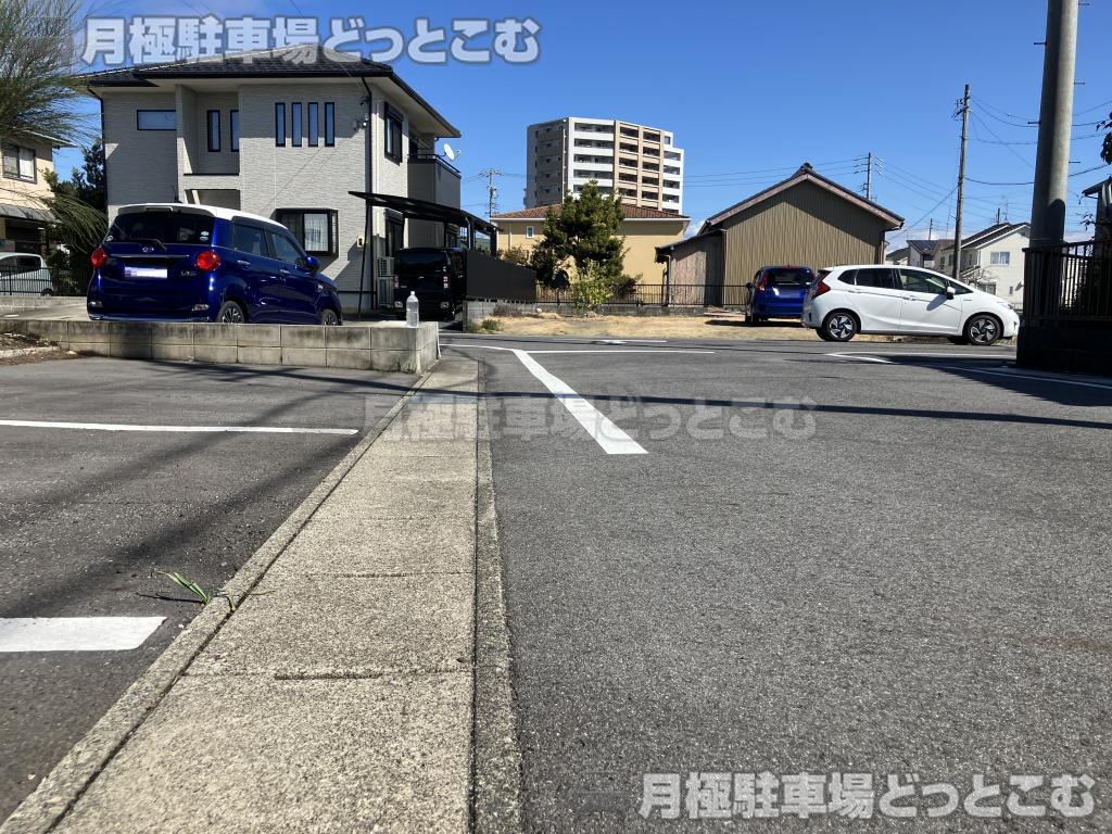 小牧市大山字山中2064番1の月極駐車場5