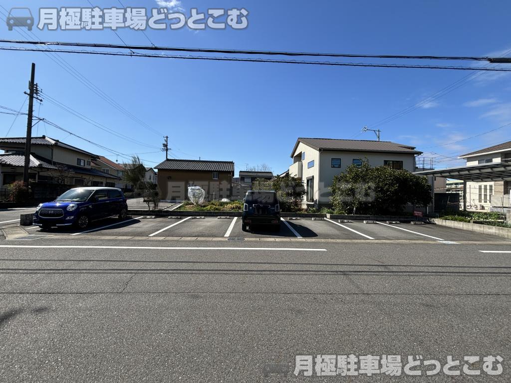 小牧市大山字山中2064番1の月極駐車場9