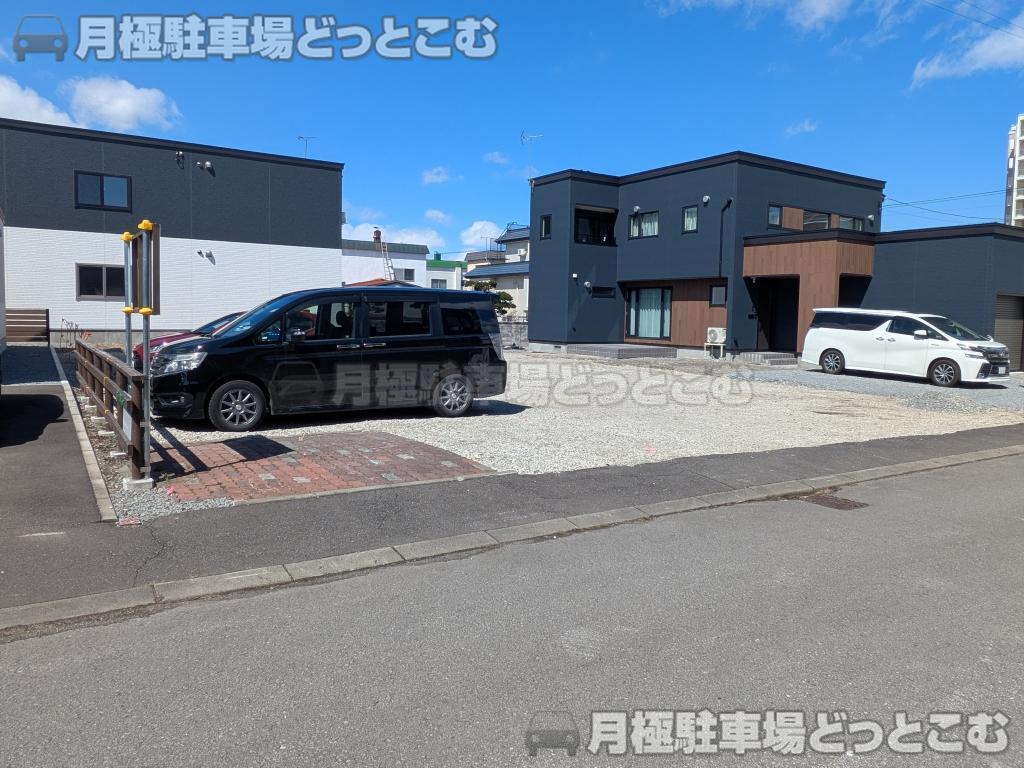 旭川市南1条通23丁目100番68の月極駐車場2