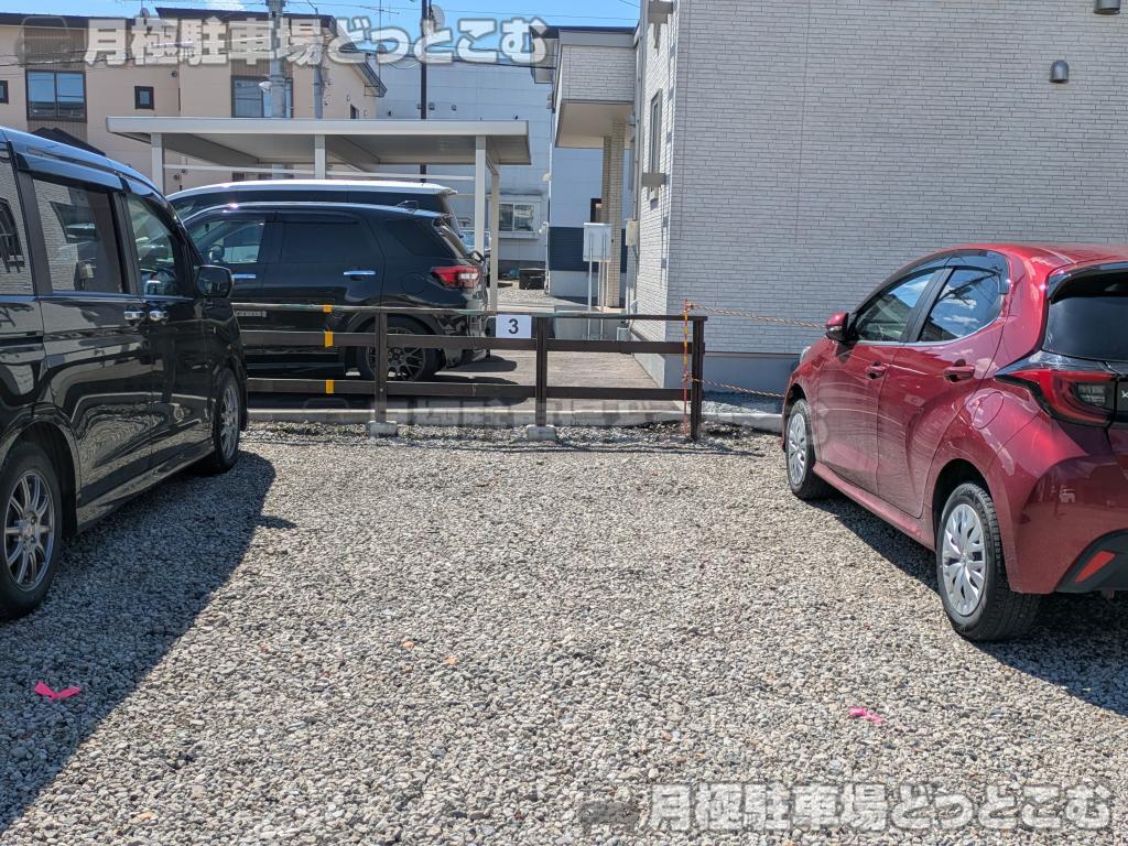 旭川市南1条通23丁目100番68の月極駐車場4