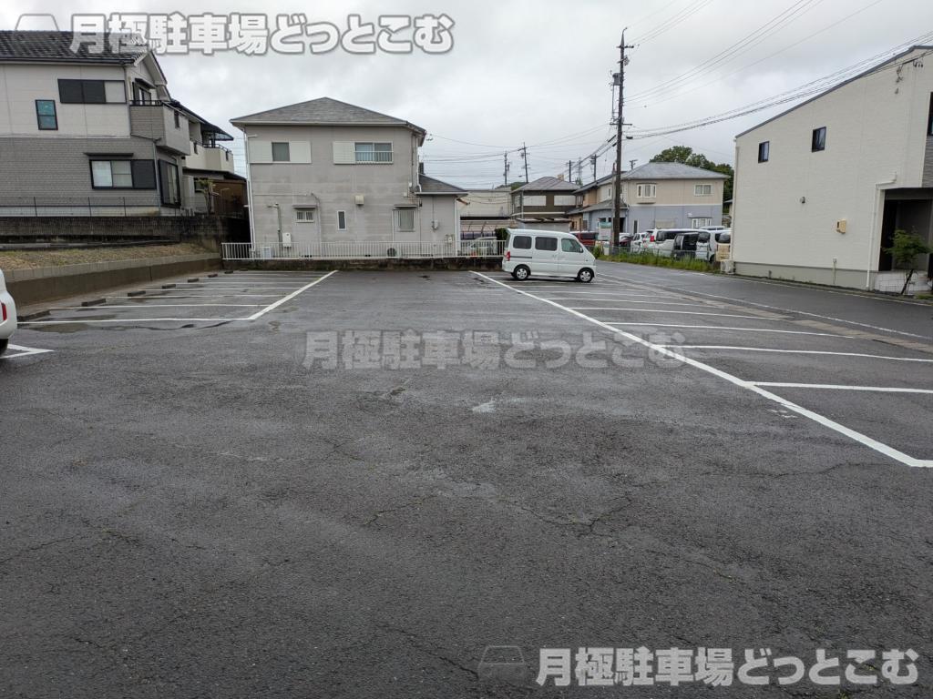 豊田市上野町5丁目5−7の月極駐車場1