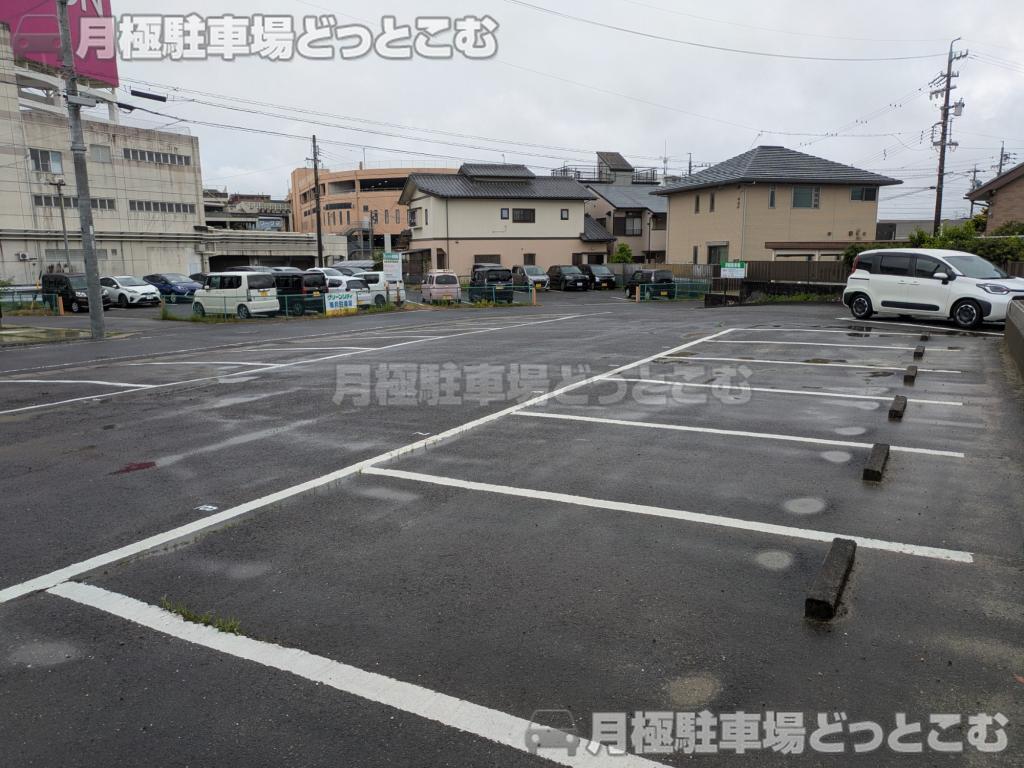 豊田市上野町5丁目5−7の月極駐車場2
