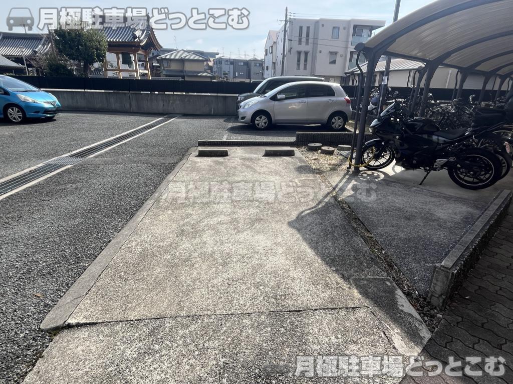 豊中市箕輪1丁目24-15の月極駐車場3