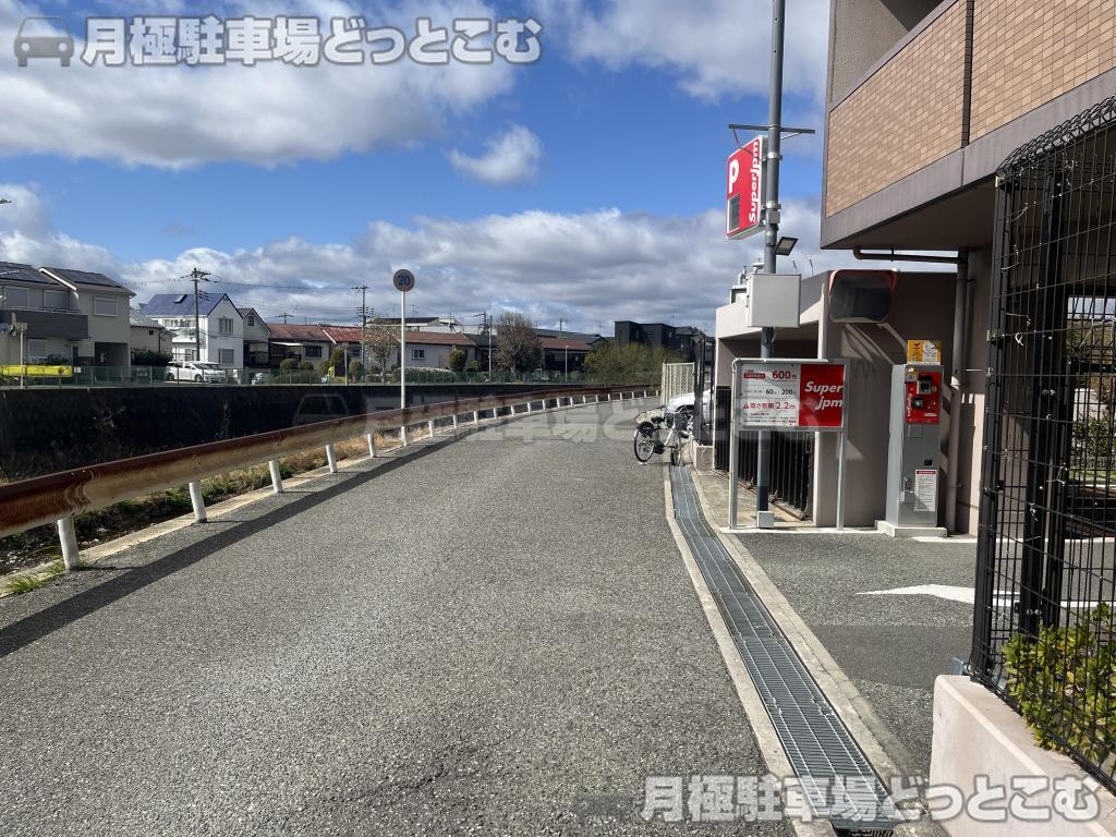 豊中市箕輪1丁目24-15の月極駐車場4