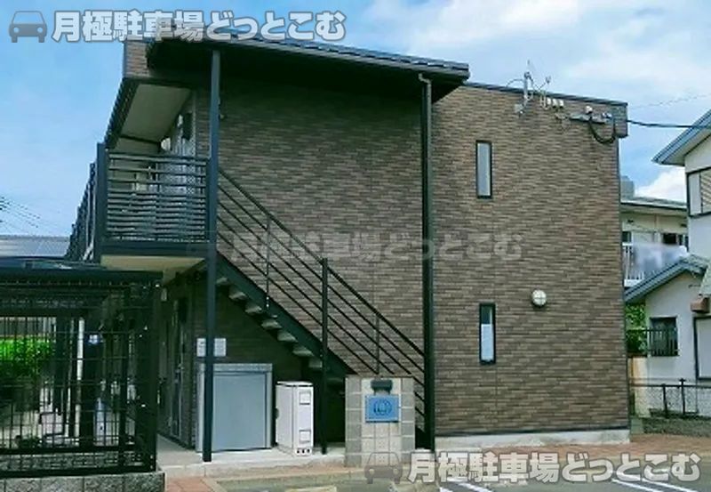 福岡市早良区次郎丸2－28－5の月極駐車場1