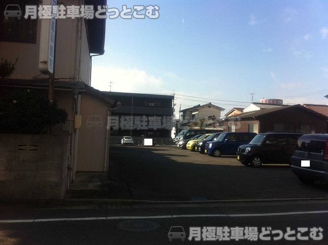 宇部市明治町1-12-4の月極駐車場1