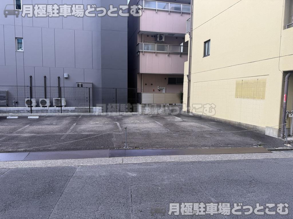 名古屋市西区名駅2丁目26−4の月極駐車場1