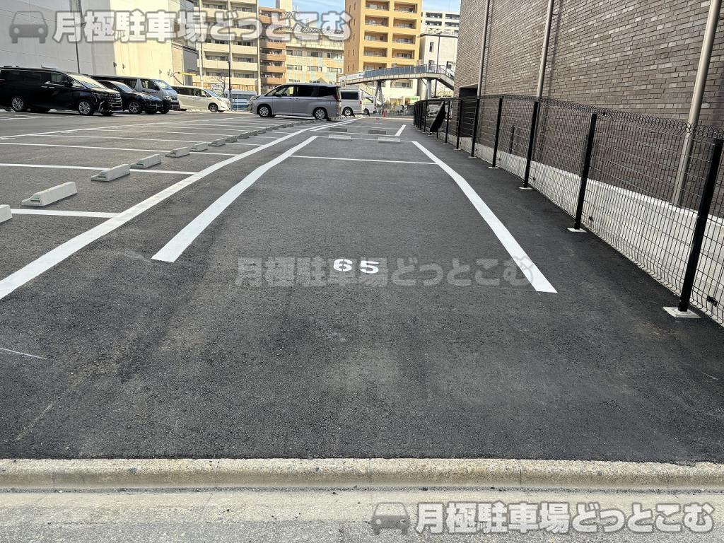 名古屋市東区東桜2丁目203-1,203-2,209の月極駐車場1