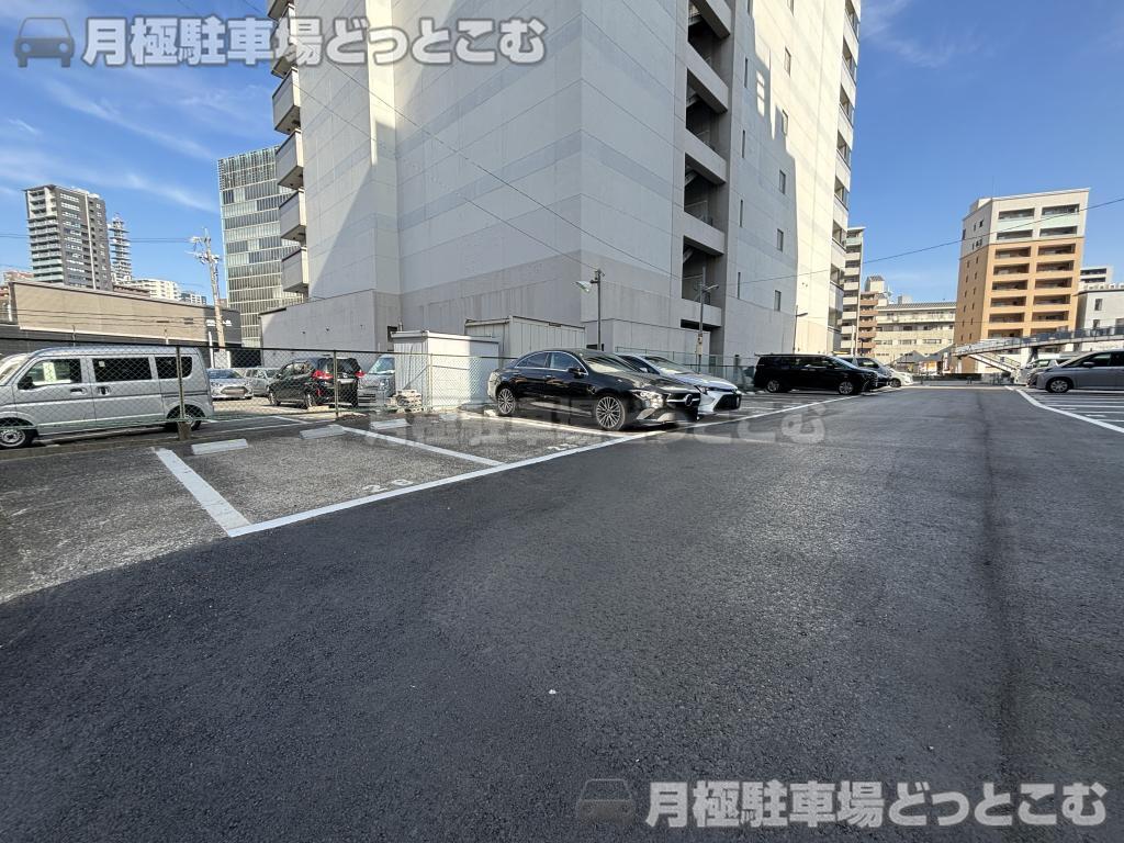 名古屋市東区東桜2丁目203-1,203-2,209の月極駐車場6
