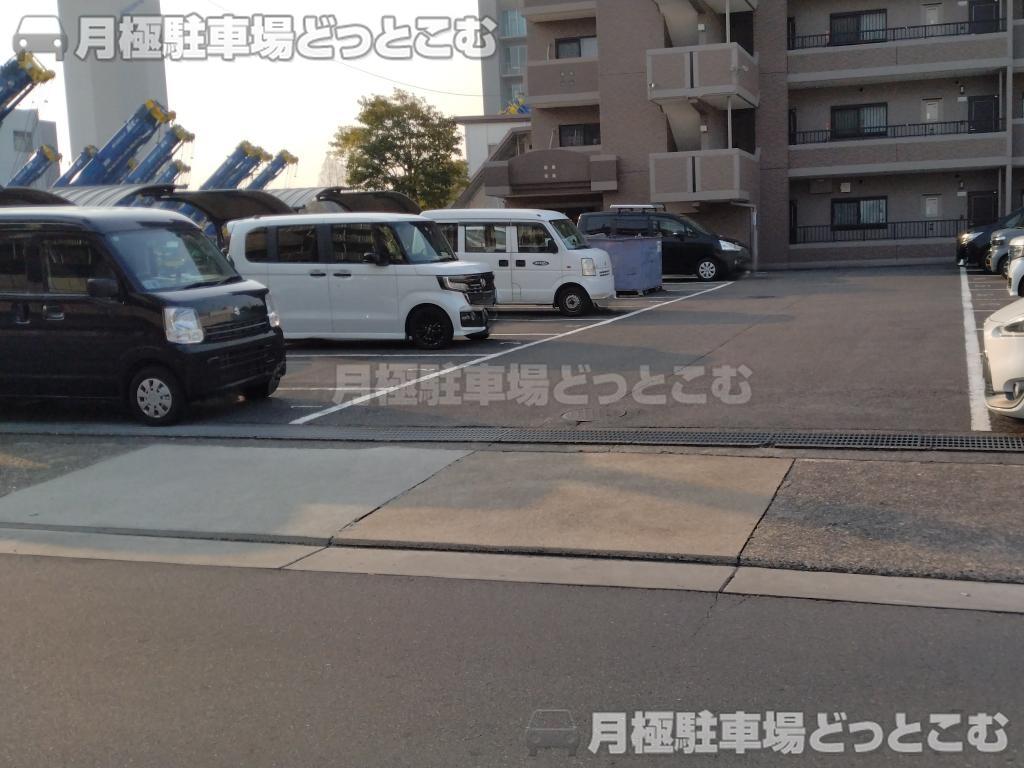名古屋市南区元塩町3丁目12-12の月極駐車場4