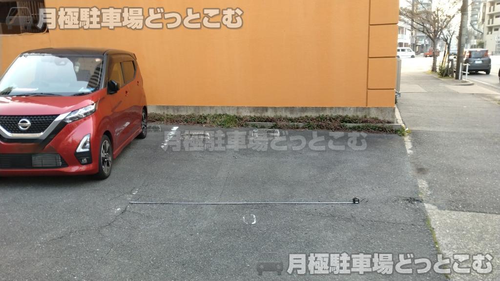 名古屋市中区松原2丁目2219の月極駐車場8