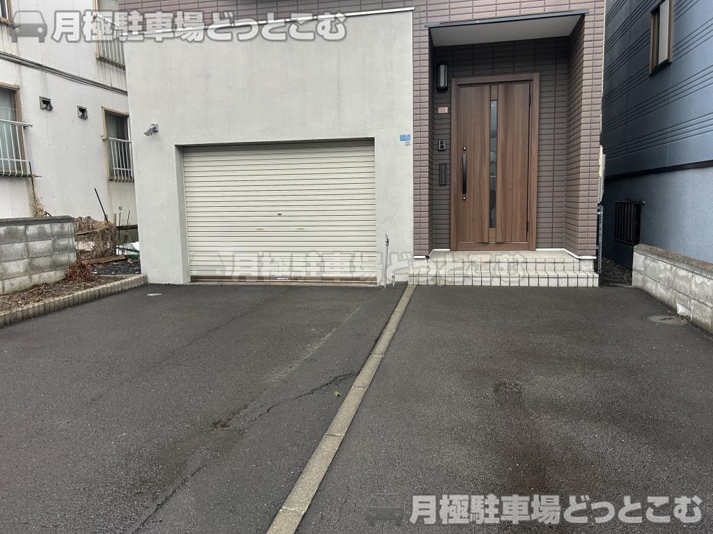 札幌市中央区南十三条西6丁目1−10の月極駐車場1