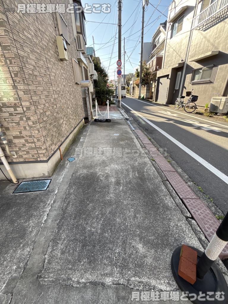杉並区成田東2丁目29-16の月極駐車場6
