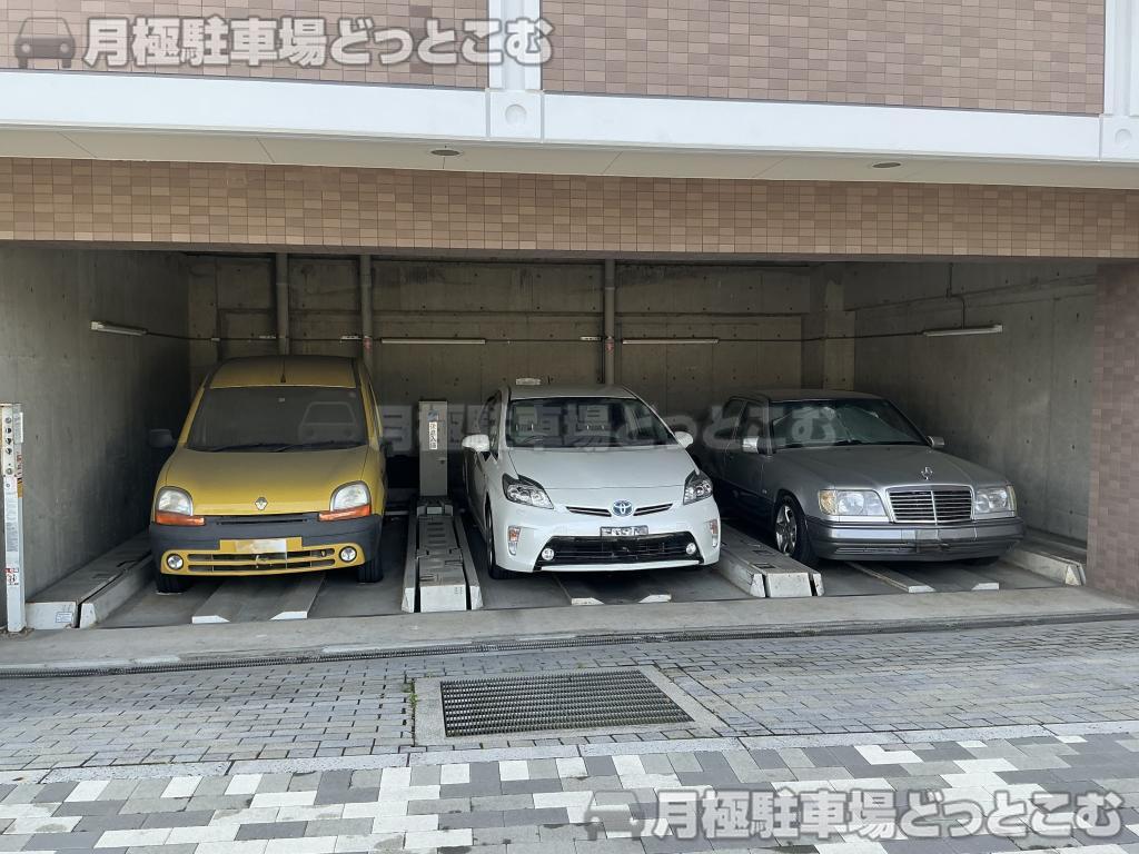 京都市中京区西ノ京職司町67-79の月極駐車場1