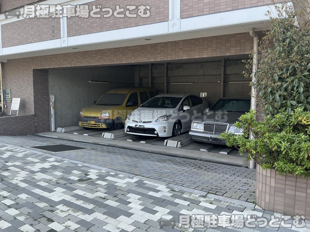京都市中京区西ノ京職司町67-79の月極駐車場3