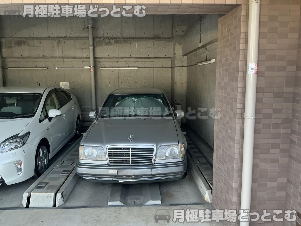 京都市中京区西ノ京職司町67-79の月極駐車場4