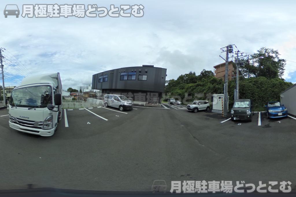 仙台市青葉区川内亀岡町101‐1の月極駐車場1