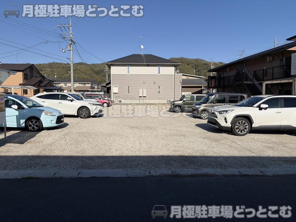 生駒郡平群町吉新1丁目555,556の月極駐車場1