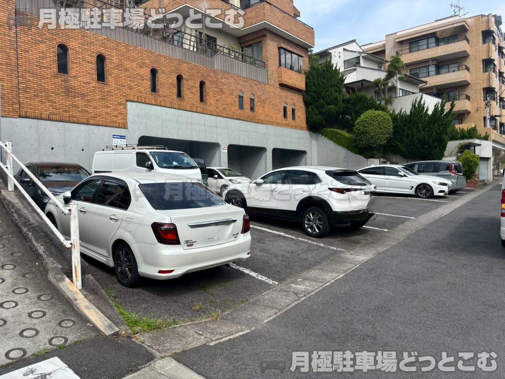 名古屋市天白区表山2丁目405の月極駐車場1