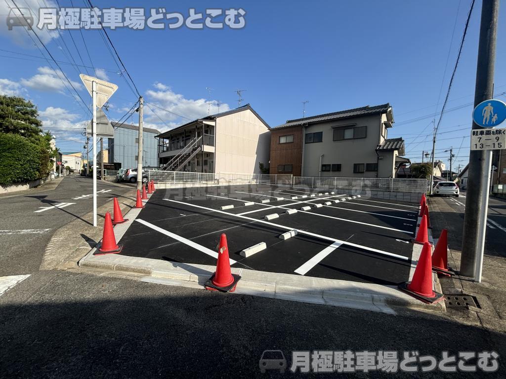 名古屋市千種区鍋屋上野町1037番の月極駐車場1