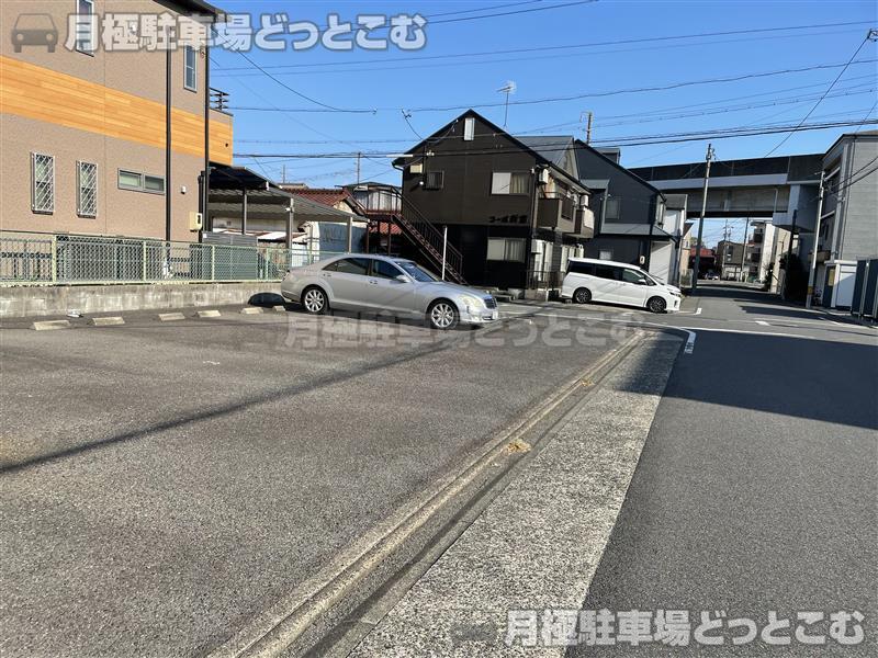名古屋市中村区新富町2丁目29の月極駐車場4