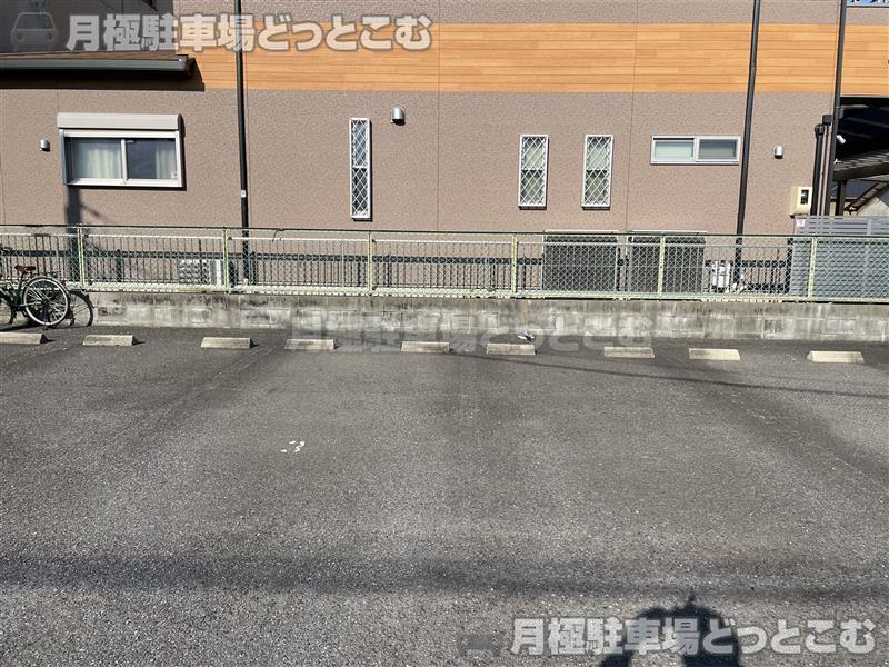 名古屋市中村区新富町2丁目29の月極駐車場3