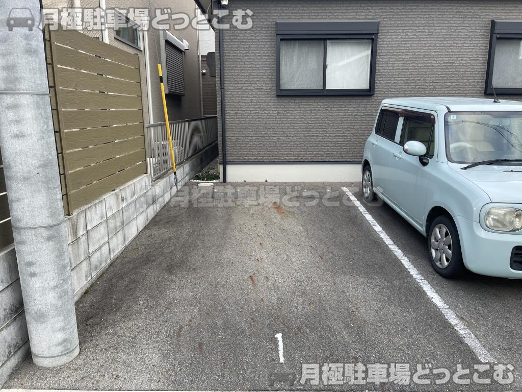 大津市晴嵐2丁目4-64の月極駐車場3