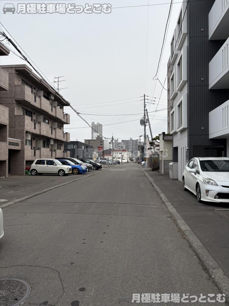 札幌市中央区北七条西17丁目11の月極駐車場2