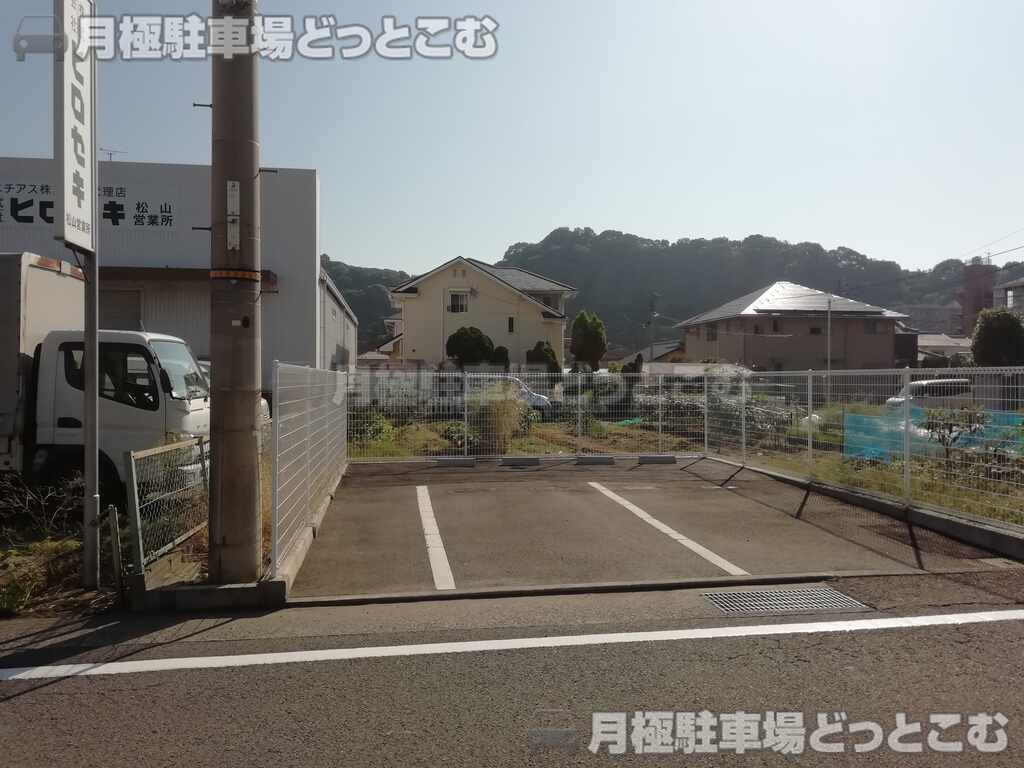 松山市北吉田町1054-4の月極駐車場2